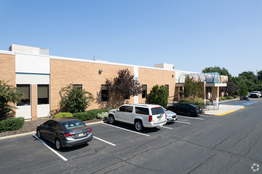 2 Crescent Pl, Oceanport, NJ à louer - Photo de l’immeuble – Image 1 sur 4