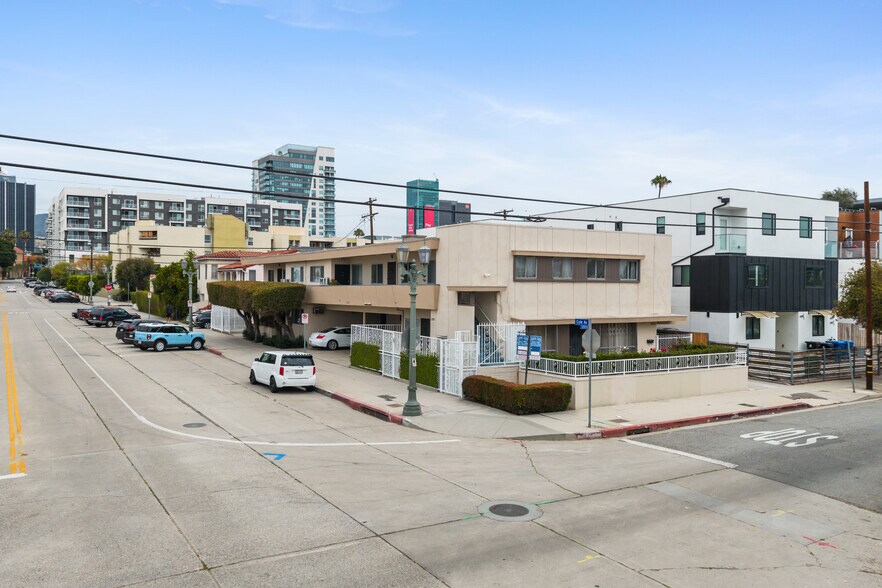 6423 W Lexington Ave, Los Angeles, CA à vendre - Photo de l’immeuble – Image 2 sur 7