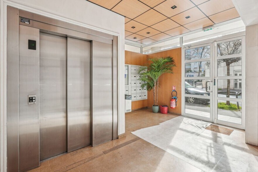 19 Rue Diderot, Issy-les-Moulineaux à louer - Hall d’entrée – Image 2 sur 12