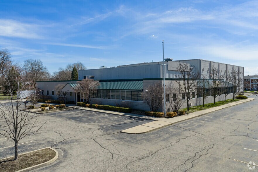 8220 Irving Rd, Sterling Heights, MI à vendre - Photo principale – Image 1 sur 5