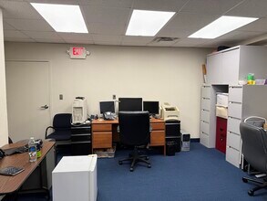 950 Skokie Blvd, Northbrook, IL à louer Photo intérieure– Image 1 sur 3