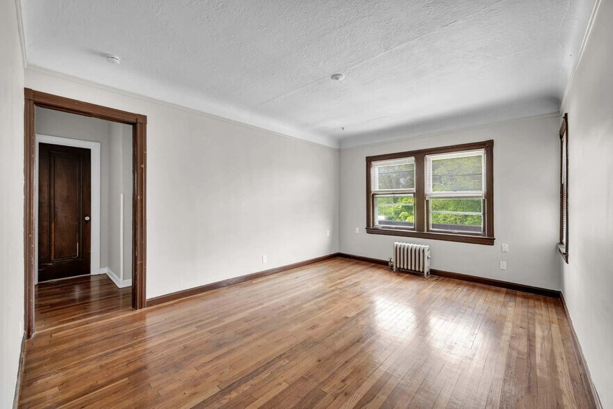 1346 Kenilworth Ave, Lakewood, OH à vendre - Photo intérieure – Image 3 sur 80