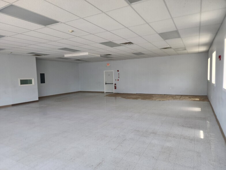 1195 Bedford St, Abington, MA à louer - Photo intérieure – Image 3 sur 7