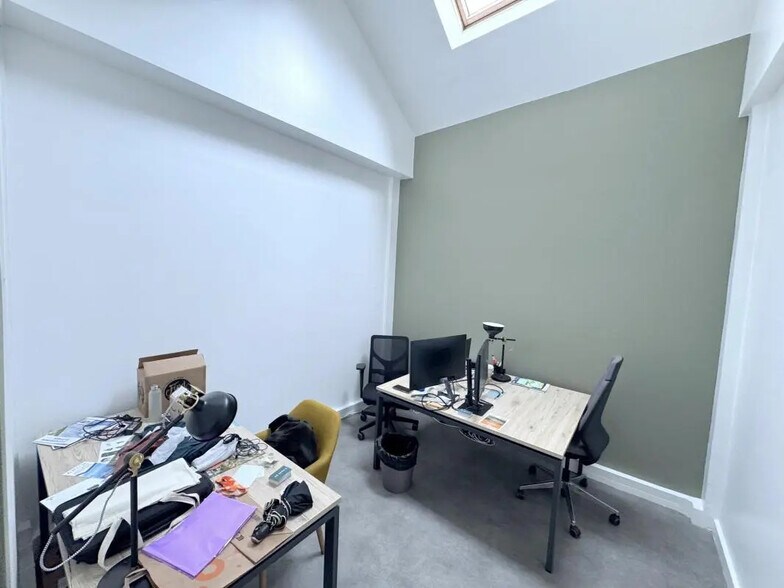 Bureau dans Versailles à louer - Photo de l’immeuble – Image 3 sur 12