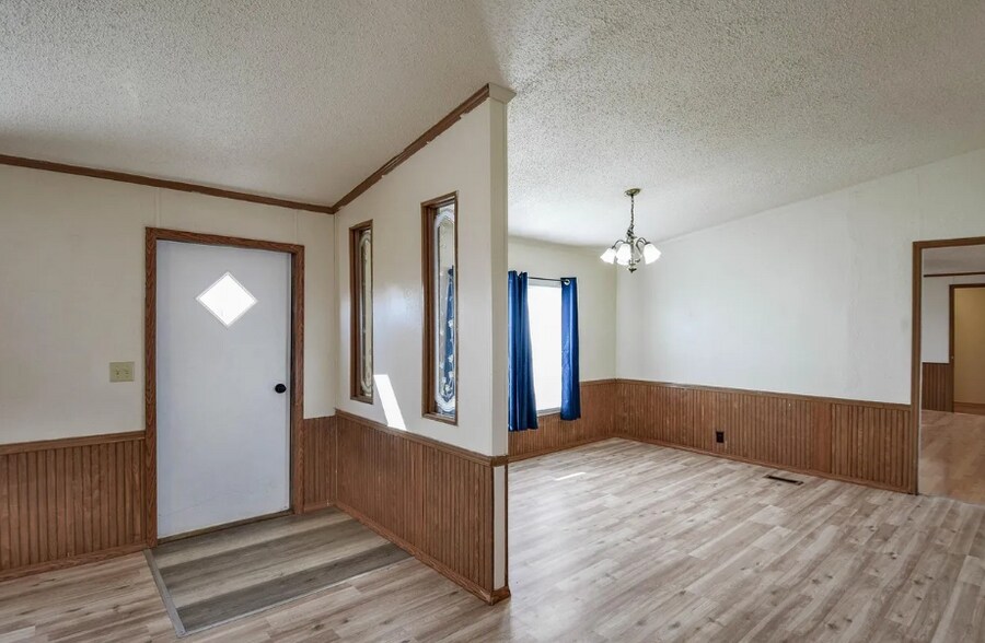 4040 Dillard Ct, Joshua, TX à vendre - Photo intérieure – Image 3 sur 11
