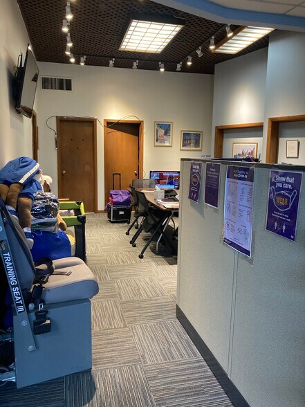 4416-4418 W Diversey Ave, Chicago, IL à vendre - Photo de l’immeuble – Image 2 sur 8