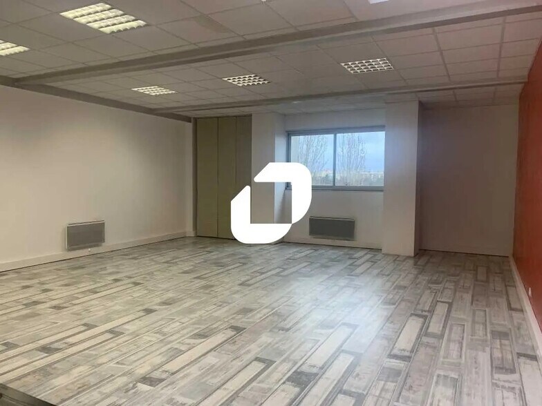 Bureau dans Chilly-Mazarin à louer - Photo de l’immeuble – Image 3 sur 5