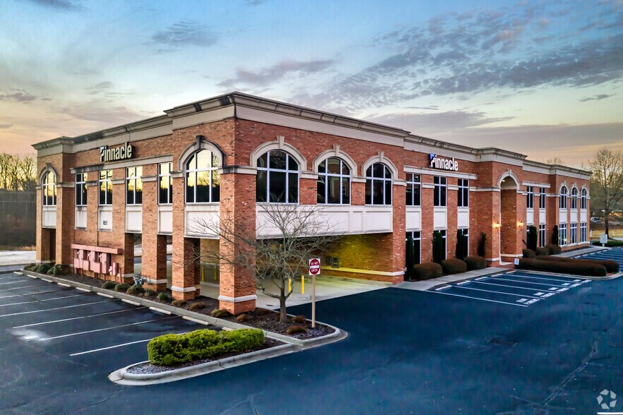 108 Gateway Blvd, Mooresville, NC à louer - Photo de l’immeuble – Image 2 sur 24
