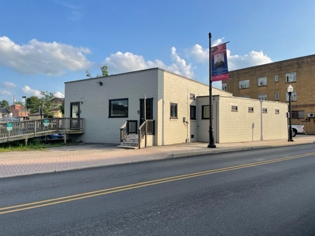 27 N State St, Ephrata, PA à louer Photo principale– Image 1 sur 17