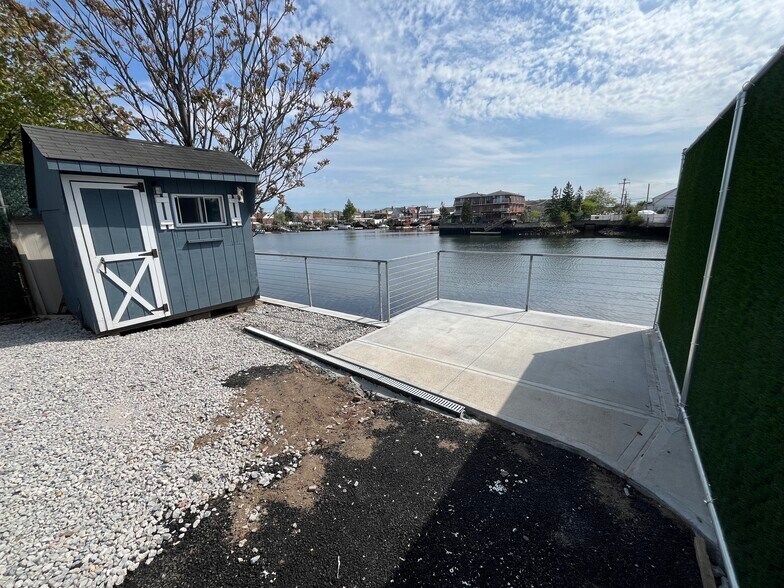 15801 Crossbay Blvd, Howard Beach, NY à louer - Photo de l’immeuble – Image 3 sur 9