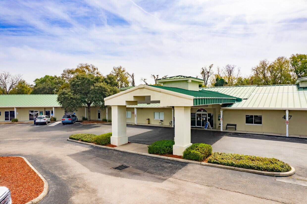 425-427 S Parsons Ave, Brandon, FL à louer Photo de l’immeuble– Image 1 sur 11