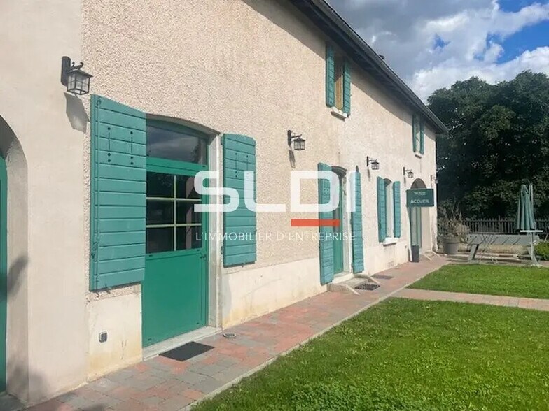 Bureau dans Genas à vendre - Photo de l’immeuble – Image 1 sur 9