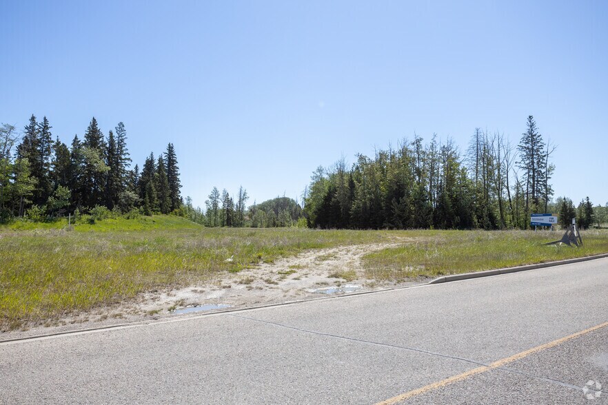 10 Spruce St, Red Deer County, AB à vendre - Photo de l’immeuble – Image 3 sur 4