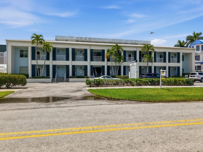 1020 8th Ave S, Naples, FL à vendre - Photo principale – Image 1 sur 11