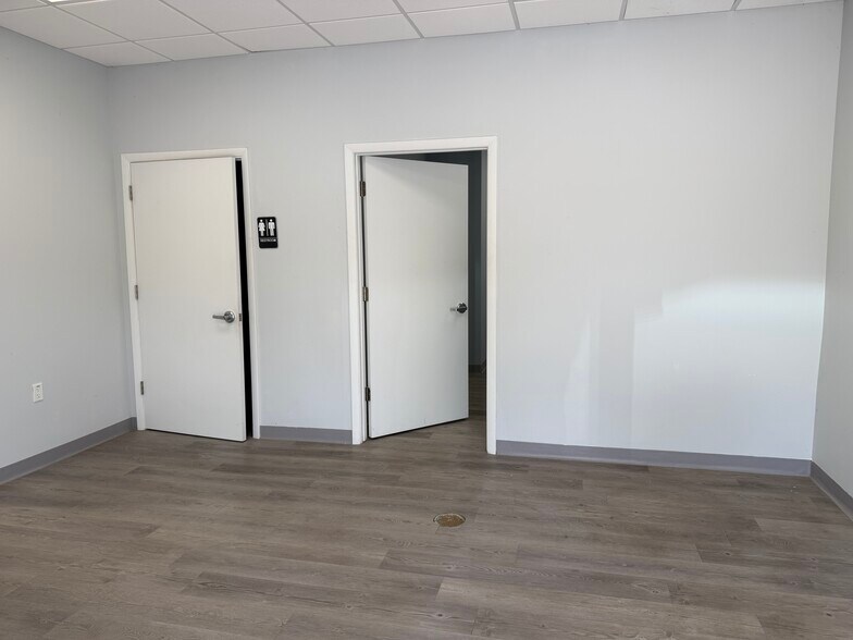 11729 Uradco Pl, San Antonio, FL à louer - Photo de l’immeuble – Image 3 sur 8