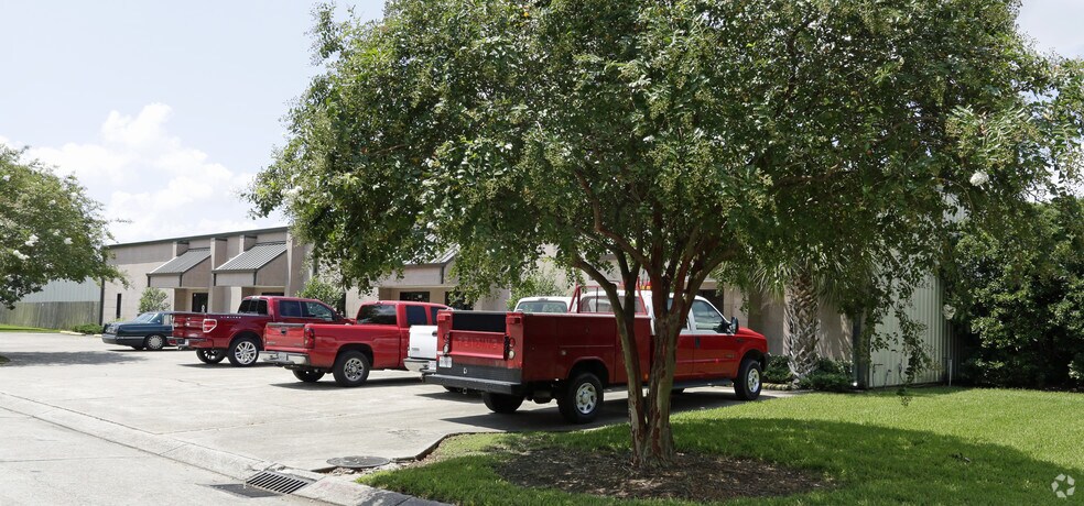 200-210 Pailet Dr, Harvey, LA à louer - Photo de l’immeuble – Image 3 sur 4