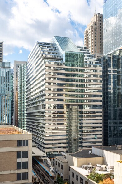 203 N LaSalle St, Chicago, IL à louer - Photo de l’immeuble – Image 3 sur 25