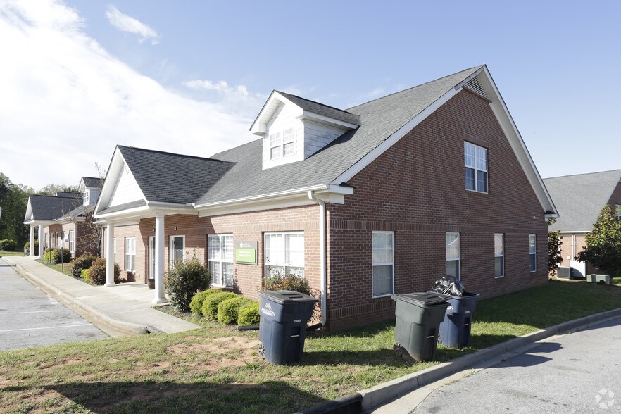 105 Broadbent Way, Anderson, SC à vendre - Photo de l’immeuble – Image 3 sur 17