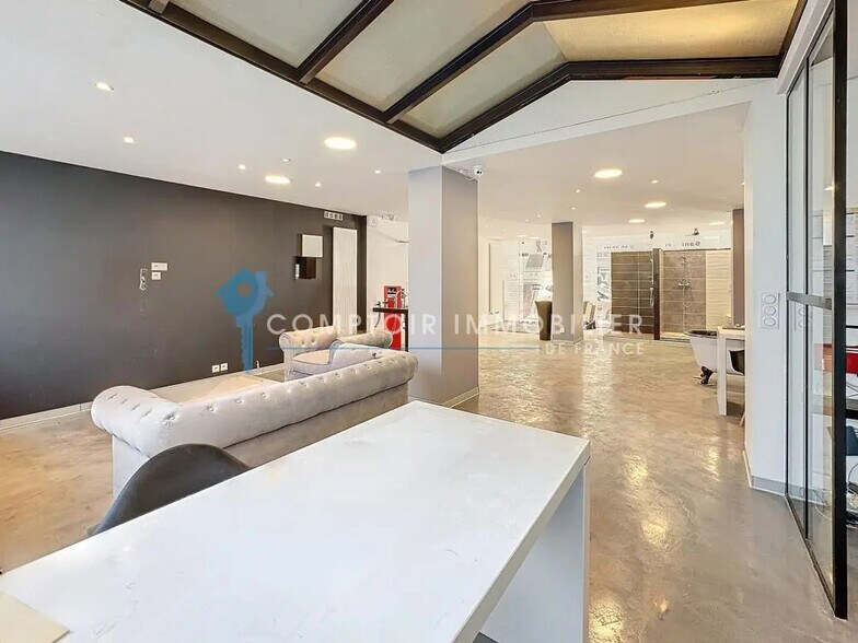 Local commercial dans Grenoble à vendre - Photo de l’immeuble – Image 2 sur 8