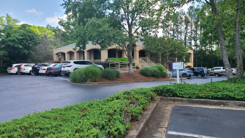 810 Canton Rd, Marietta, GA à louer - Photo de l’immeuble – Image 3 sur 18
