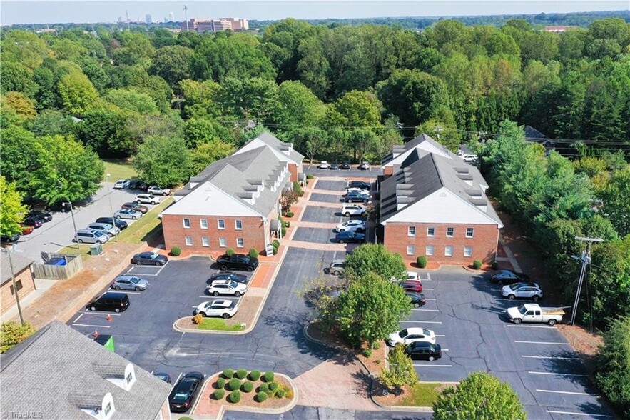 1365 Westgate Center Dr, Winston-Salem, NC à louer - Photo de l’immeuble – Image 3 sur 3