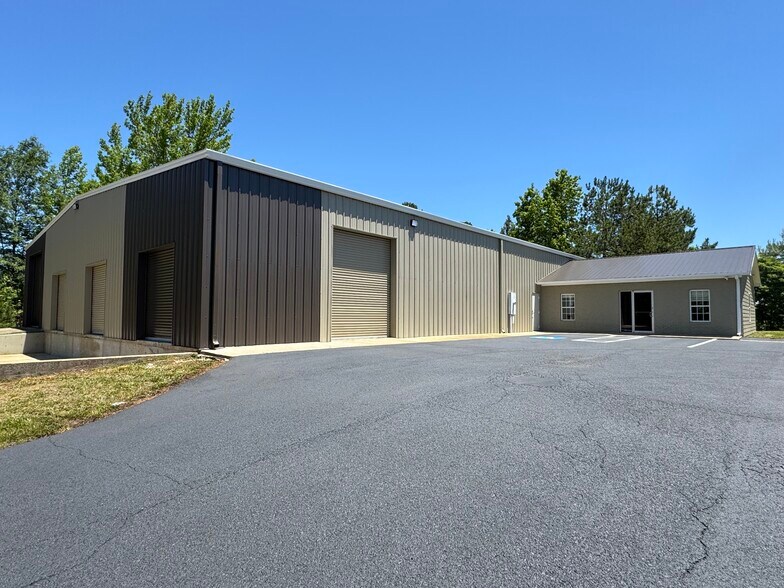 205 Apex Dr, Jefferson, GA à louer - Photo de l’immeuble – Image 2 sur 11
