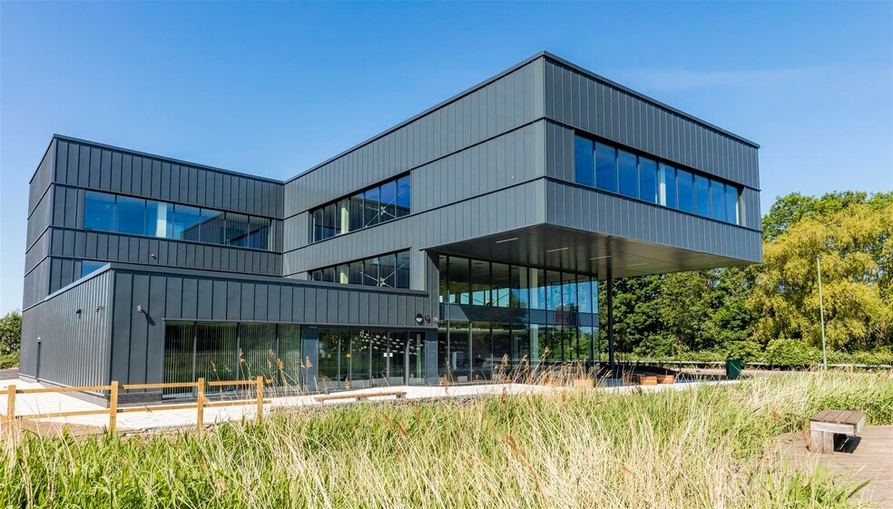 Jesse Boot Ave, Nottingham à louer - Photo de l’immeuble – Image 1 sur 19