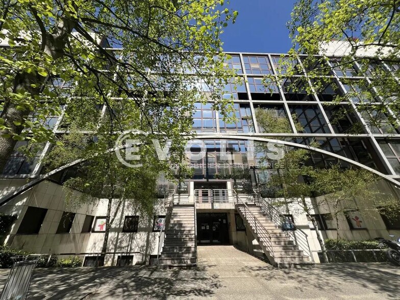 Bureau dans Noisy-le-Grand à louer - Photo de l’immeuble – Image 1 sur 8