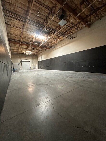 4200 W Russell Rd, Las Vegas, NV à louer - Photo de l’immeuble – Image 2 sur 8