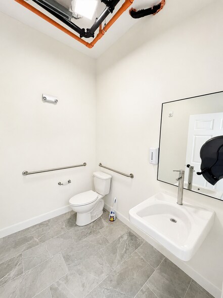 725 Main St, Tewksbury, MA à louer - Photo de l’immeuble – Image 3 sur 4