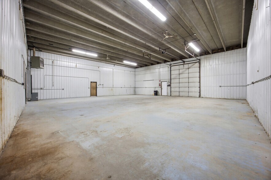 1814 23rd St S, Moorhead, MN à louer - Photo de l’immeuble – Image 2 sur 3