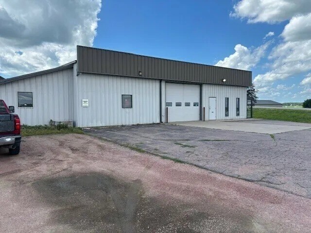 24605 Klein Ave, Dell Rapids, SD à vendre - Photo de l’immeuble – Image 2 sur 7
