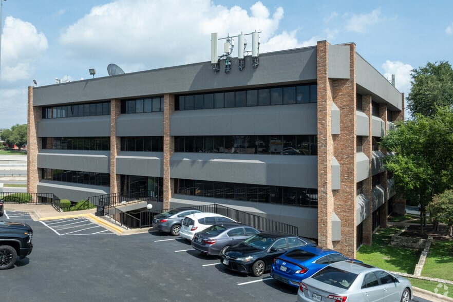 2211 IH-35 S, Austin, TX à louer - Photo de l’immeuble – Image 1 sur 25