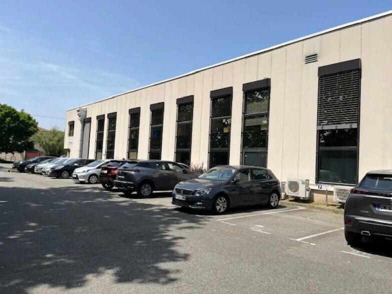 Local d’activités dans Toulouse à louer - Photo de l’immeuble – Image 2 sur 12