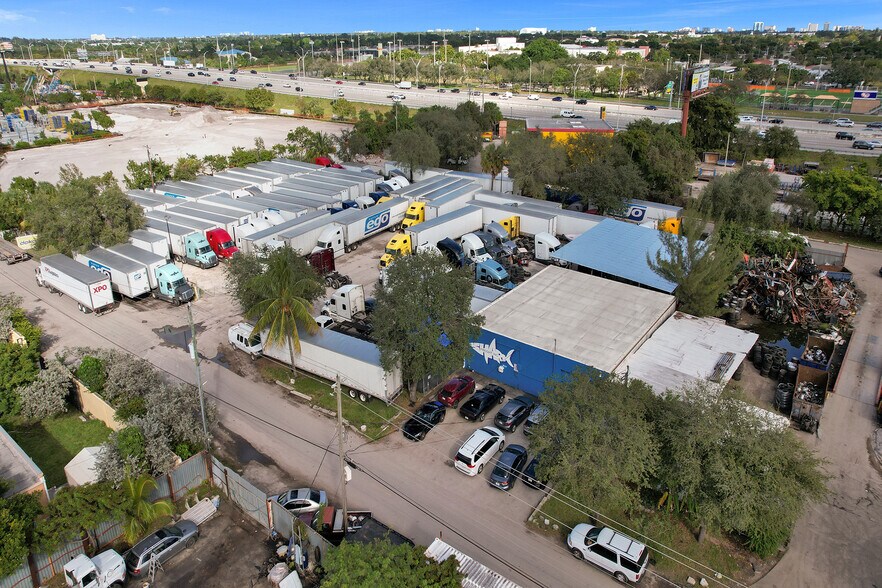 850 NW 12th Ter, Pompano Beach, FL à vendre - Photo de l’immeuble – Image 1 sur 34