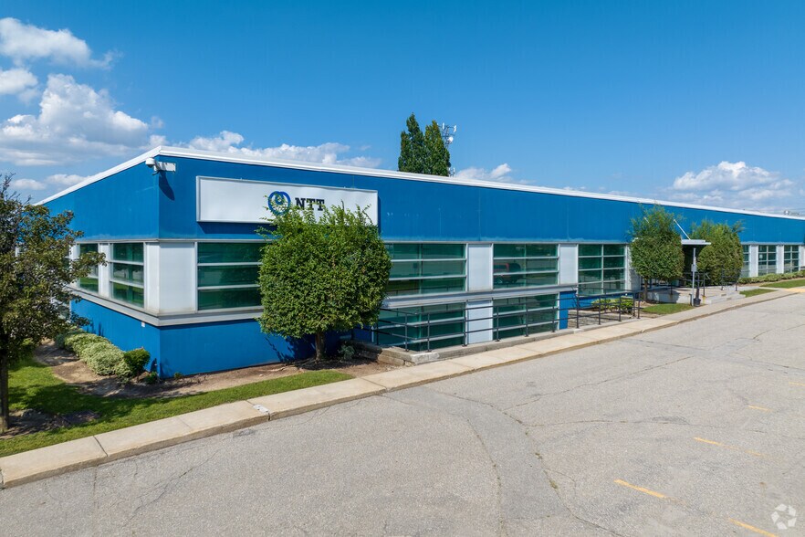 255 Attwell Dr, Toronto, ON à vendre - Photo principale – Image 1 sur 4