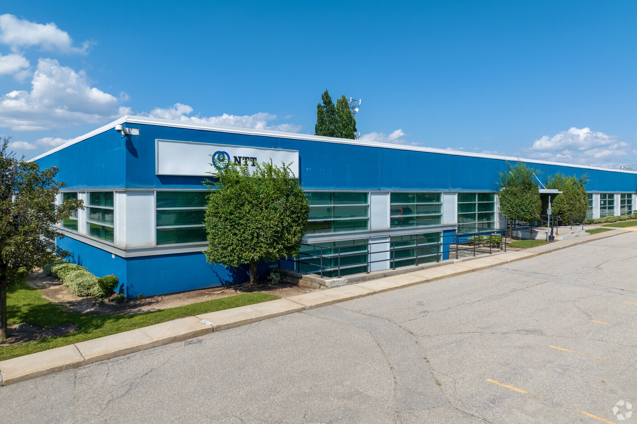255 Attwell Dr, Toronto, ON à vendre Photo principale– Image 1 sur 5