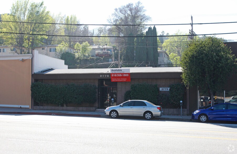 3779 Cahuenga Blvd, Studio City, CA à vendre - Photo de l’immeuble – Image 2 sur 16