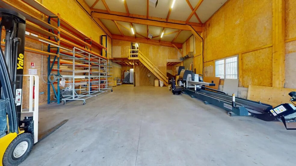 2 Route De Levis Saint Nom, Coignières à vendre - Photo de l’immeuble – Image 3 sur 13
