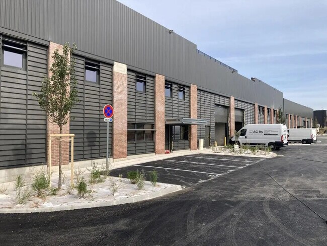 Plus de détails pour Local d’activités à vendre