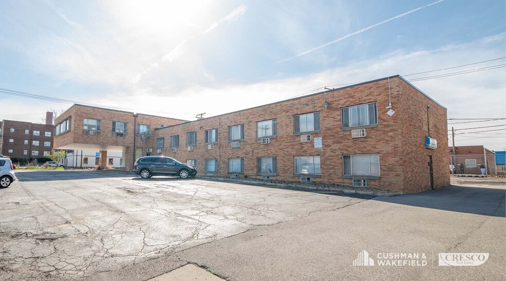 2000 Lee Rd, Cleveland Heights, OH à vendre - Photo de l’immeuble – Image 3 sur 8
