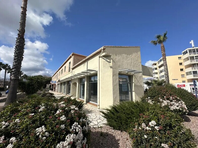 Bureau dans Fréjus à louer - Photo de l’immeuble – Image 3 sur 13