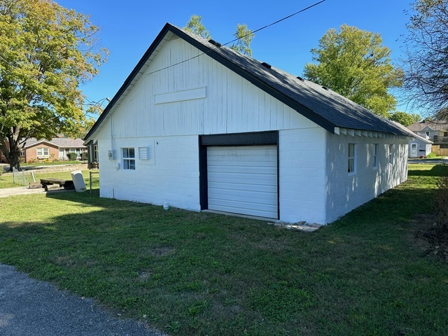 129 N John St, Pendleton, IN à louer - Photo de l’immeuble – Image 3 sur 9
