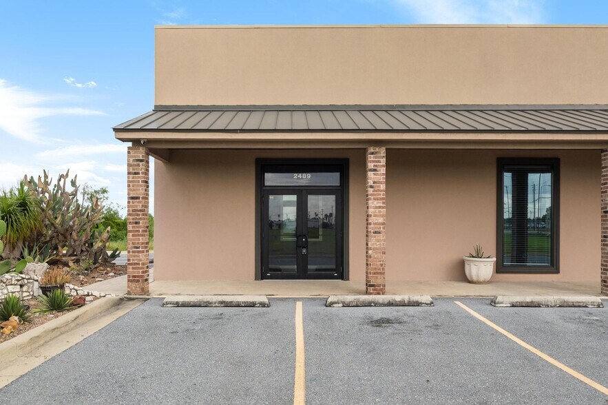 2489 W Business Highway 77, San Benito, TX à louer - Photo de l’immeuble – Image 2 sur 11
