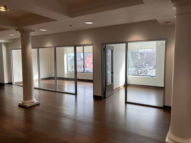 35 E 1st St, Hinsdale, IL à louer - Photo intérieure – Image 3 sur 8