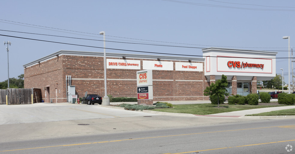 1101 W Maple Ave, Mundelein, IL à louer - Photo de l’immeuble – Image 3 sur 7