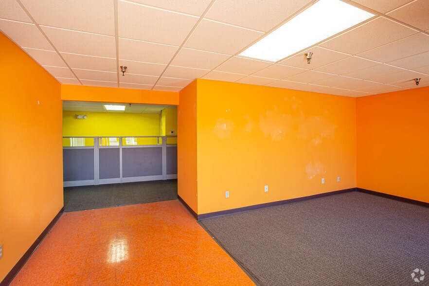 925 SW University Blvd, Topeka, KS à vendre - Photo intérieure – Image 3 sur 23