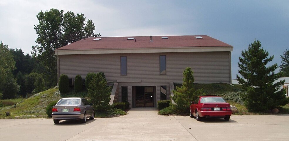 2176 N Biomet Dr, Warsaw, IN à louer - Photo de l’immeuble – Image 1 sur 1
