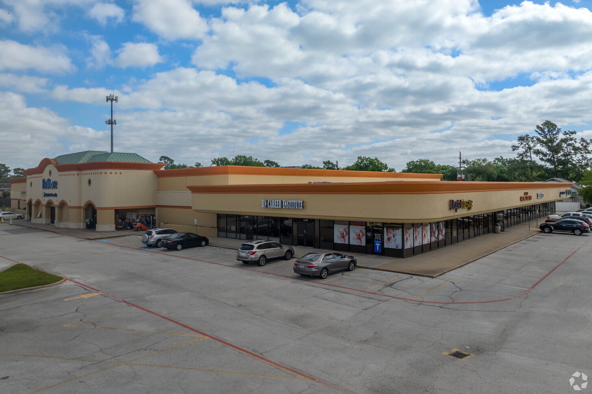 13300-13384 Jones, Houston, TX à louer Photo principale– Image 1 sur 5