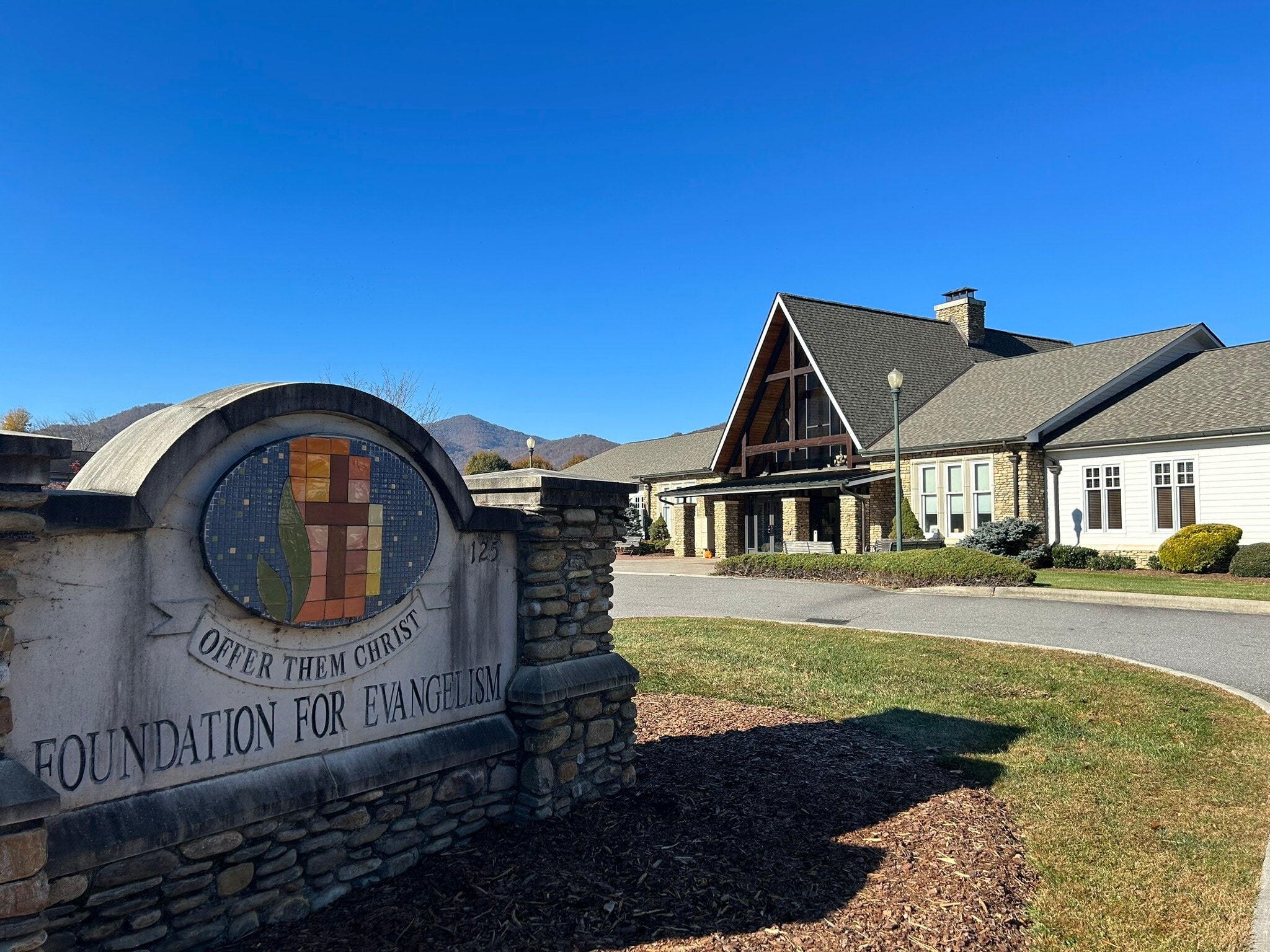 125 N Lakeshore Dr, Lake Junaluska, NC à louer Photo de l’immeuble– Image 1 sur 25